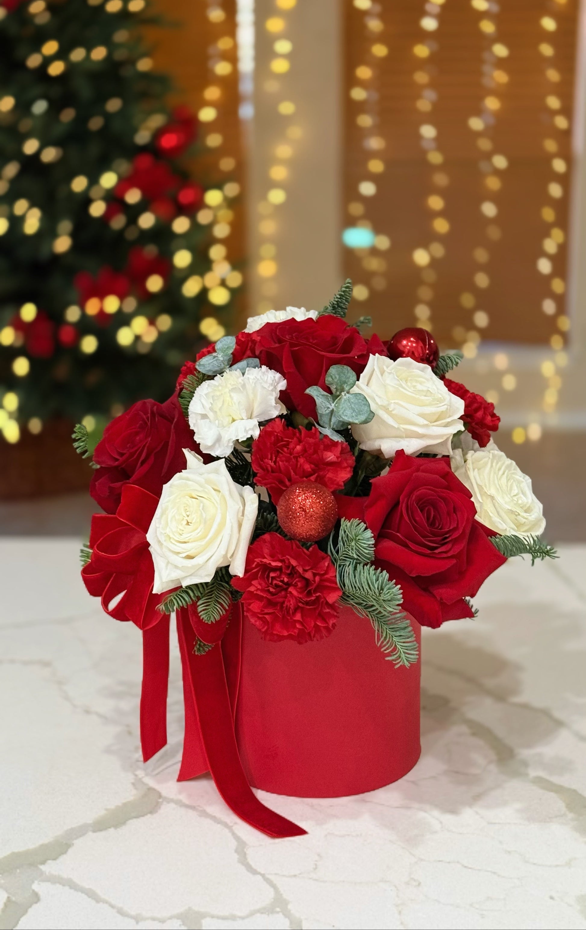 💝 Red & White Holiday Bloom